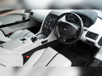 Used Aston Martin Vantage 2015 for sale - 76329309: Photo 3
