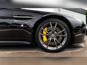 Used Aston Martin Vantage 2015 for sale - 76329309: Photo 4