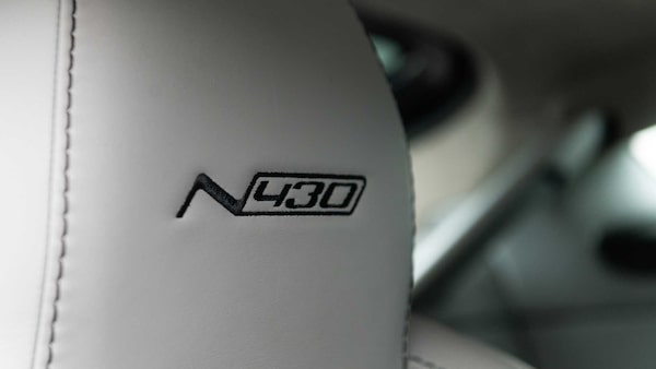 Used Aston Martin Vantage 2015 for sale - 76329309: Photo 5