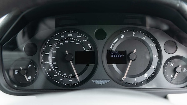 Used Aston Martin Vantage 2015 for sale - 76329309: Photo 6