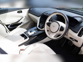 Used Aston Martin DBX 2024 for sale - 79161336: Photo