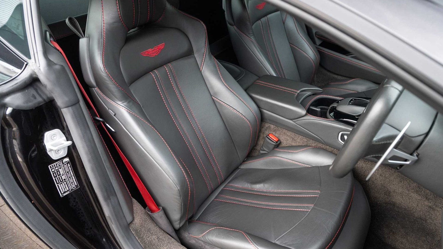 Used Aston Martin Vantage 2019 for sale - 77601306: Photo 12