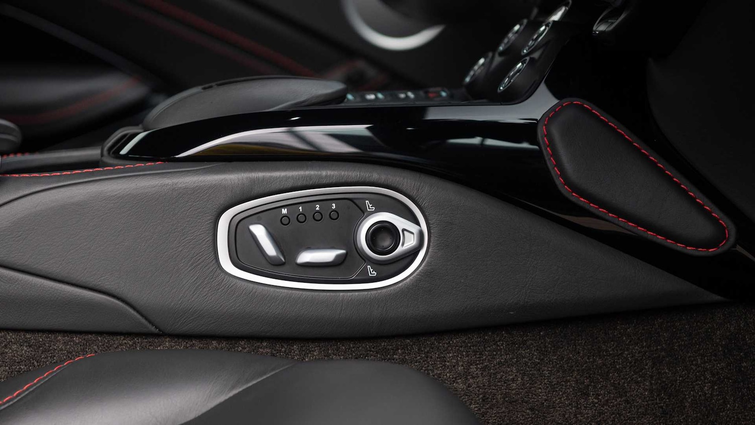 Used Aston Martin Vantage 2019 for sale - 77601306: Photo 15