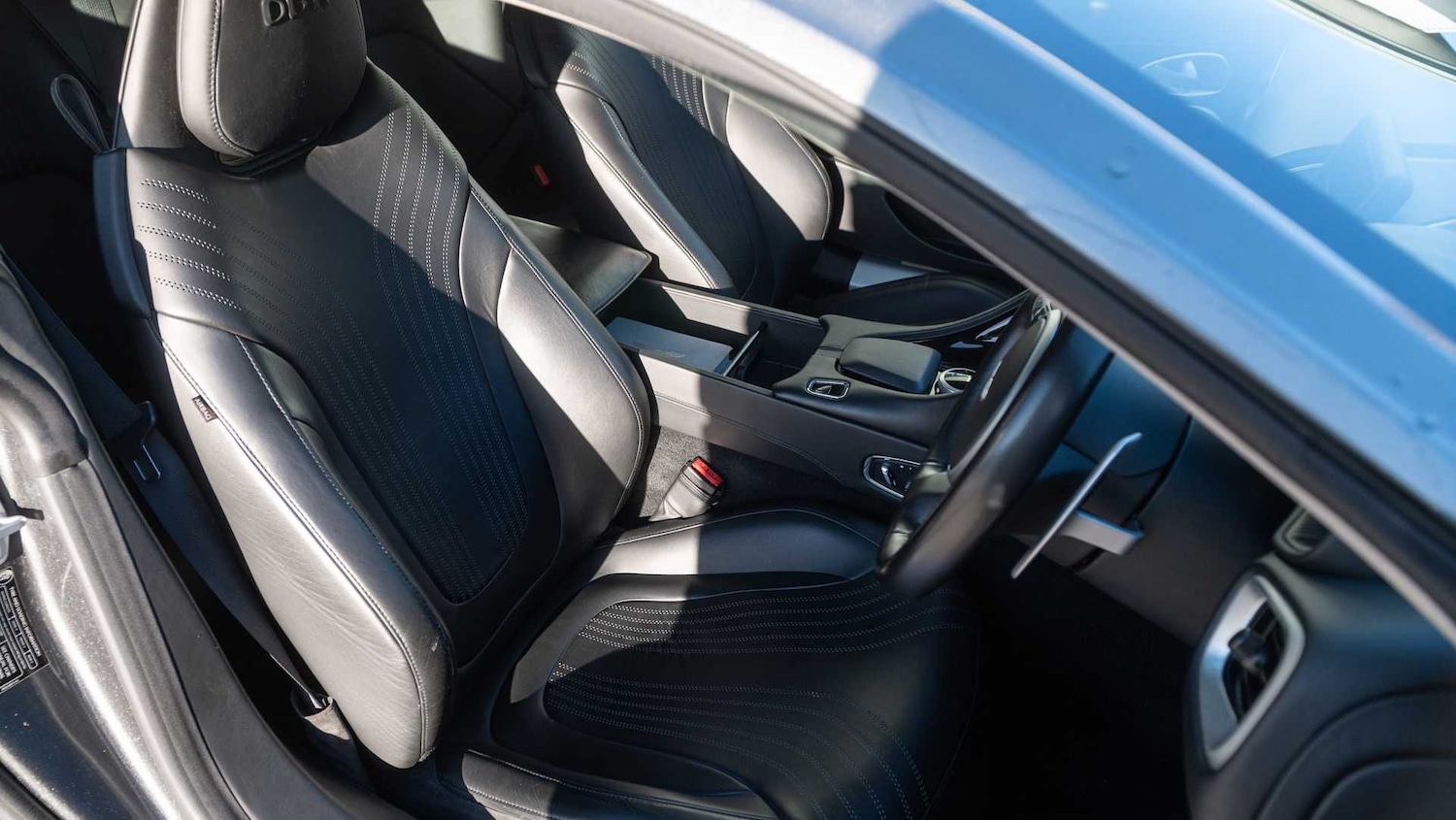 Used Aston Martin DB11 2019 for sale - 76668958: Photo 12