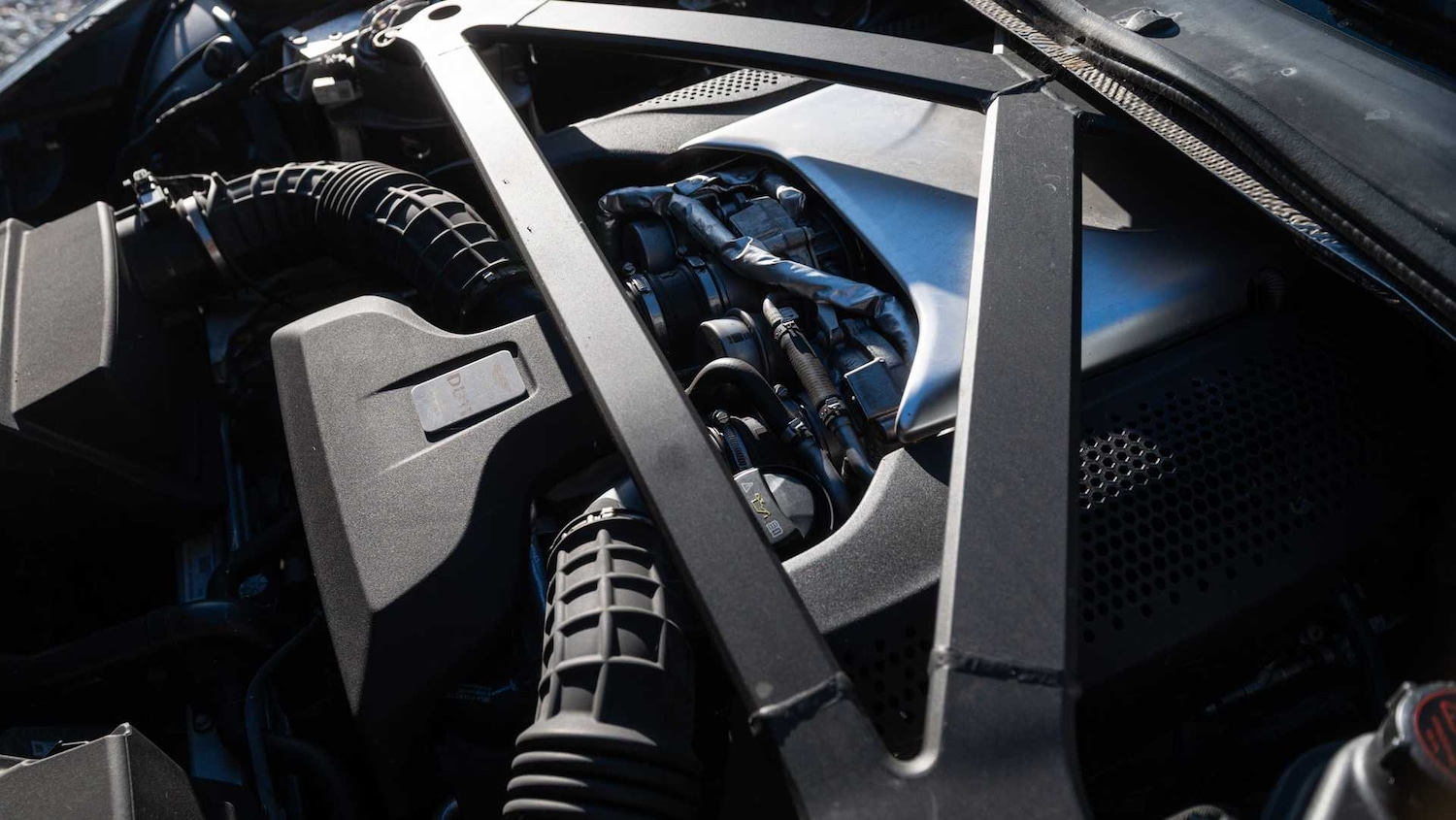 Used Aston Martin DB11 2019 for sale - 76668958: Photo 13