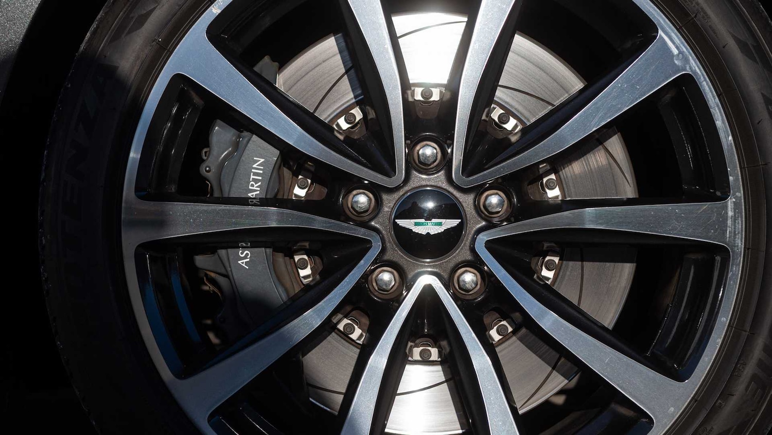 Used Aston Martin DB11 2019 for sale - 76668958: Photo 18