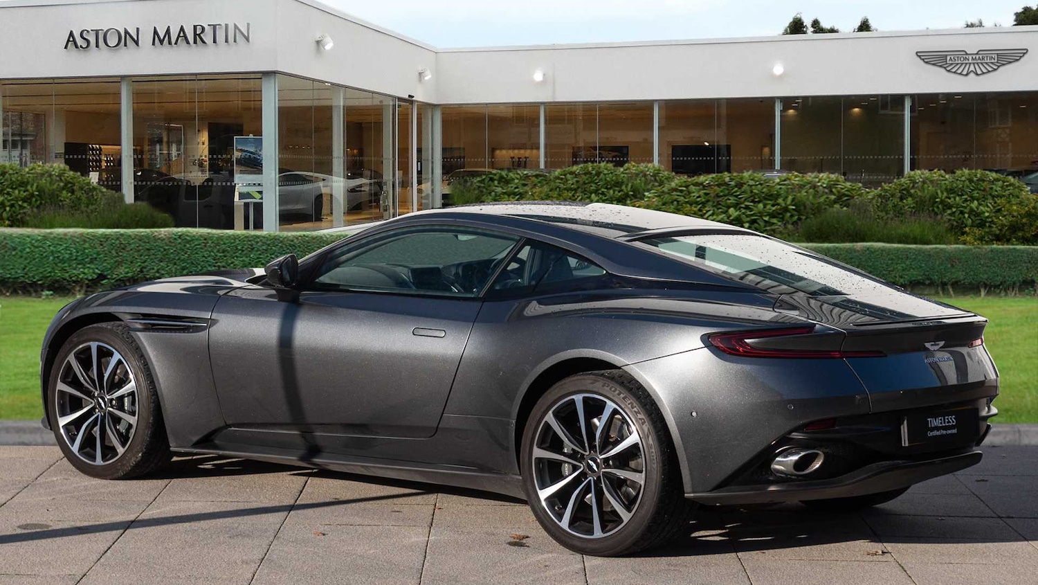 Used Aston Martin DB11 2019 for sale - 76668958: Photo 2
