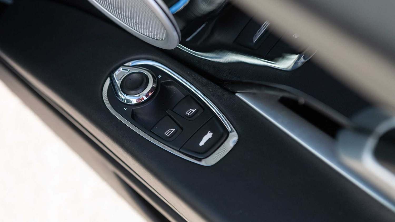 Used Aston Martin DB11 2019 for sale - 76668958: Photo 30