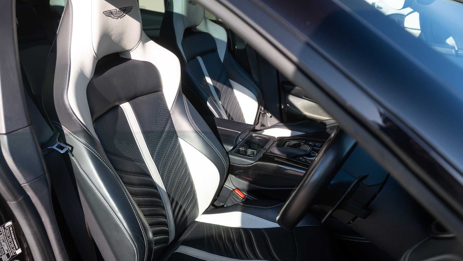 Used Aston Martin DBX 2022 for sale - 77772079: Photo 12