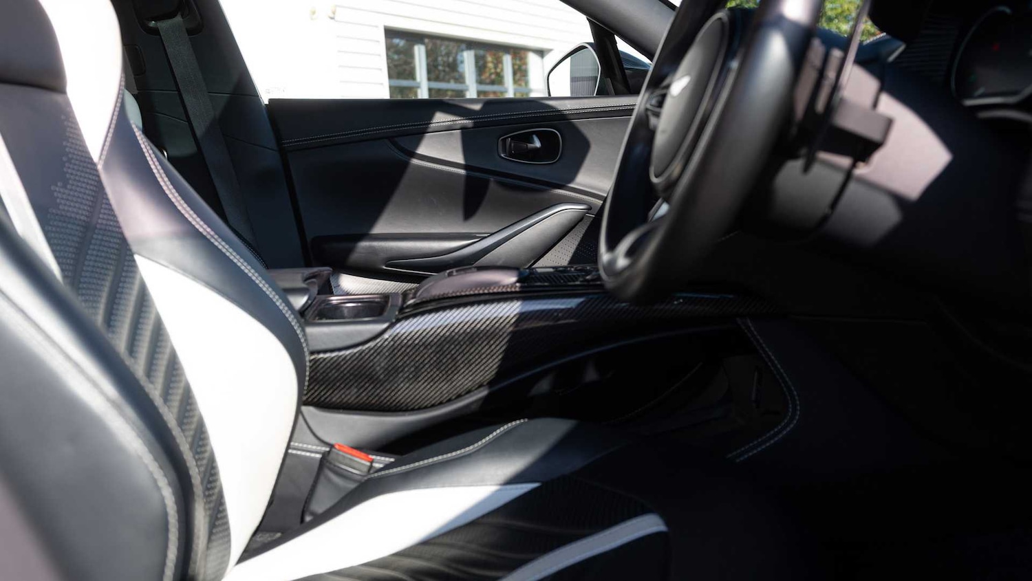 Used Aston Martin DBX 2022 for sale - 77772079: Photo 27