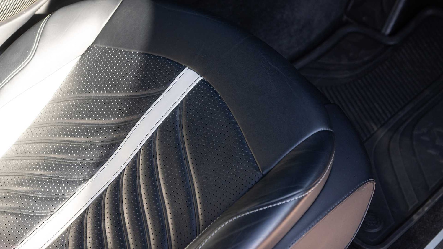 Used Aston Martin DBX 2022 for sale - 77772079: Photo 31