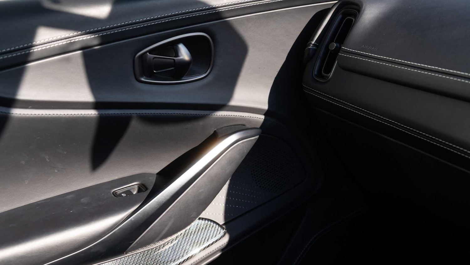 Used Aston Martin DBX 2022 for sale - 77772079: Photo 32