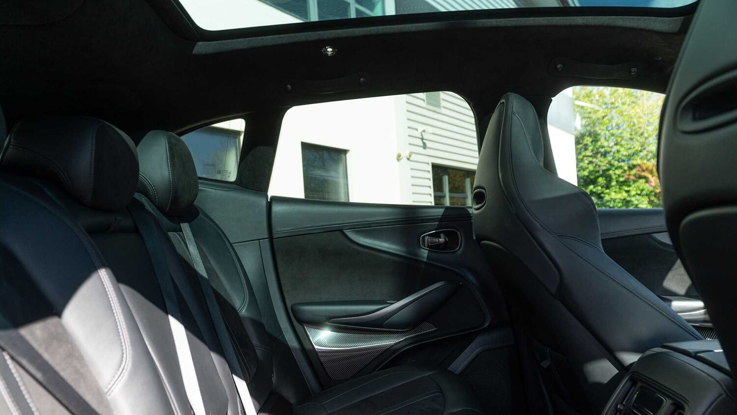 Used Aston Martin DBX 2023 for sale - 78149098: Photo 26