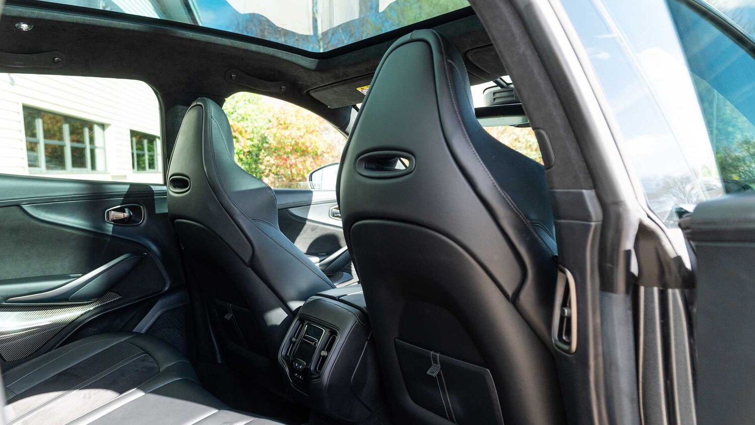 Used Aston Martin DBX 2023 for sale - 78149098: Photo 27