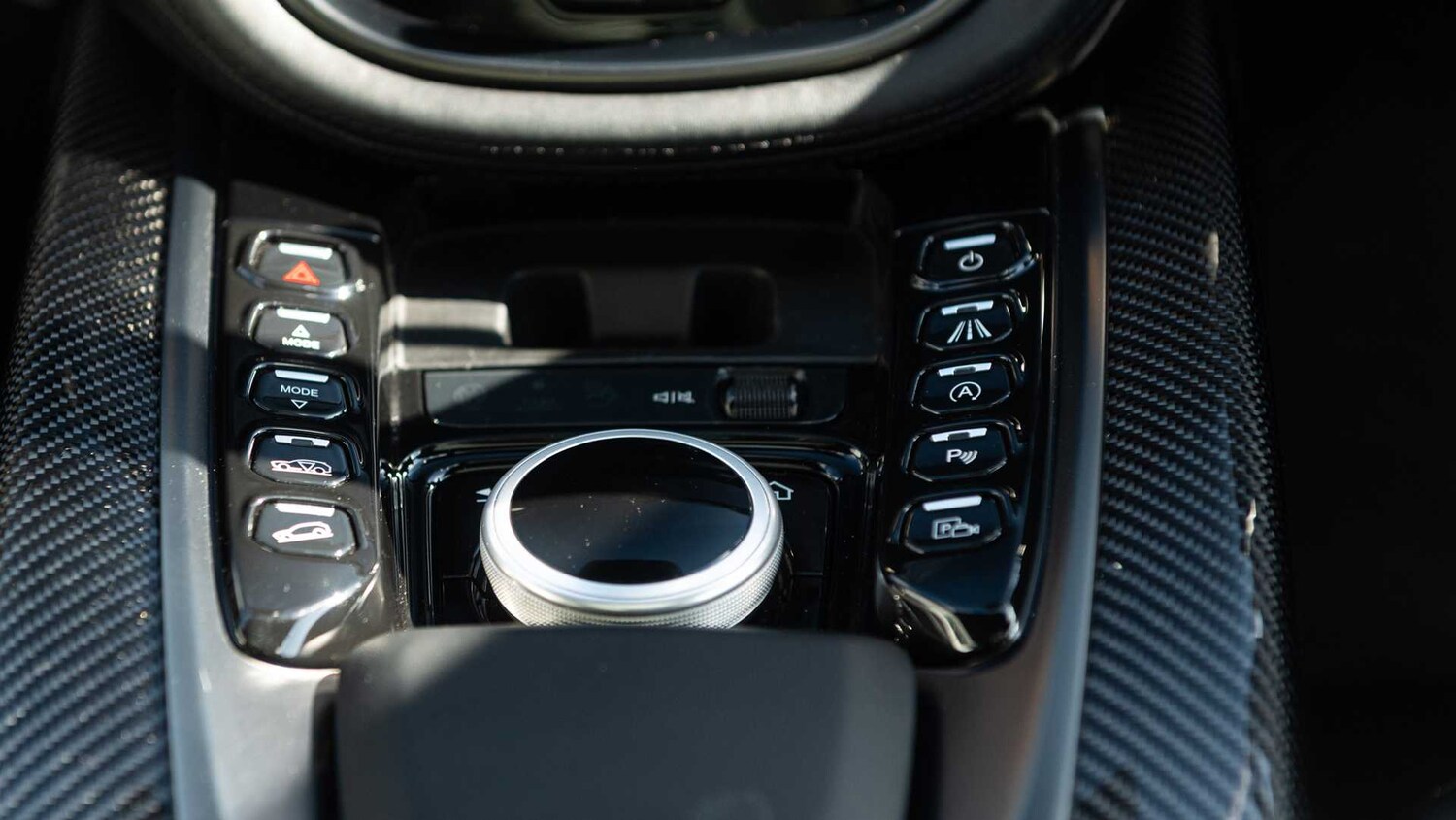 Used Aston Martin DBX 2023 for sale - 78149098: Photo 28