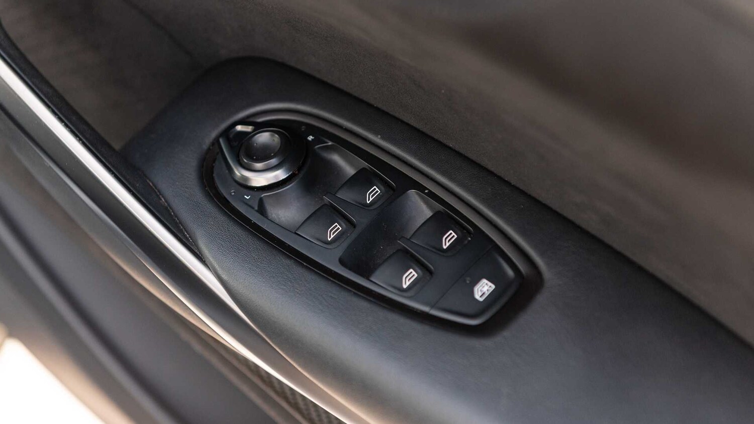 Used Aston Martin DBX 2023 for sale - 78149098: Photo 31