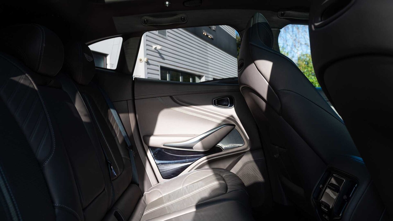 Used Aston Martin DBX 2024 for sale - 77389949: Photo 15