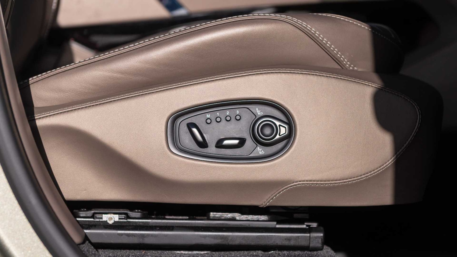 Used Aston Martin DBX 2024 for sale - 77389949: Photo 16