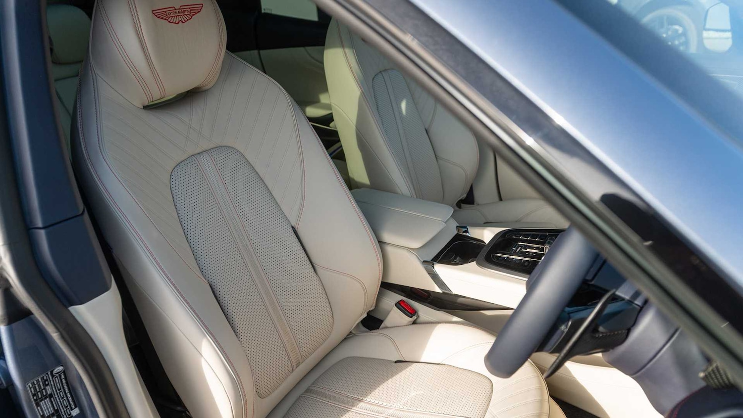 Used Aston Martin DBX 2025 for sale - 77726801: Photo 12