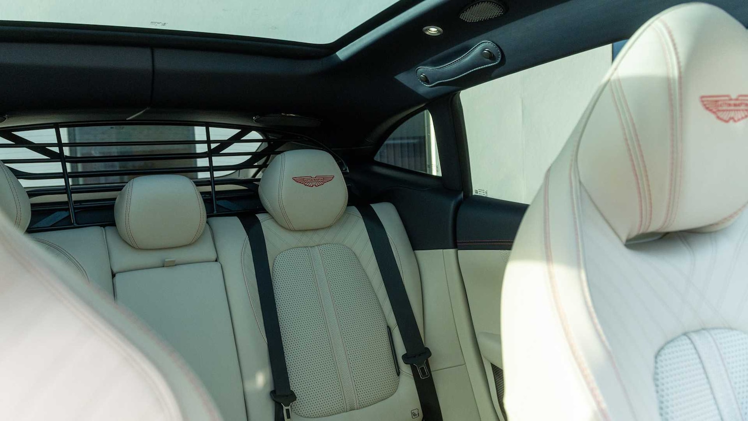 Used Aston Martin DBX 2025 for sale - 77726801: Photo 29