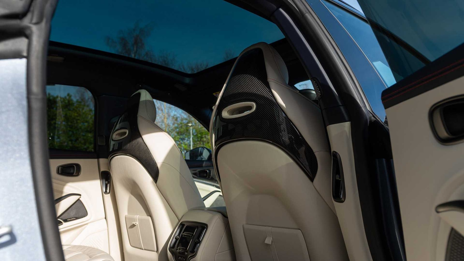 Used Aston Martin DBX 2025 for sale - 77726801: Photo 31