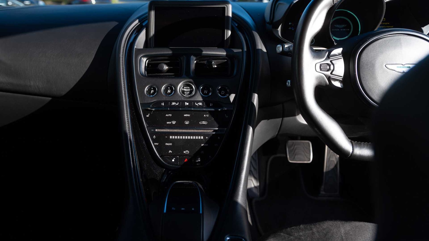 Used Aston Martin DBS 2021 for sale - 76842959: Photo 10