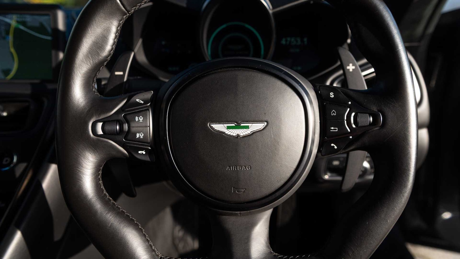 Used Aston Martin DBS 2021 for sale - 76842959: Photo 11