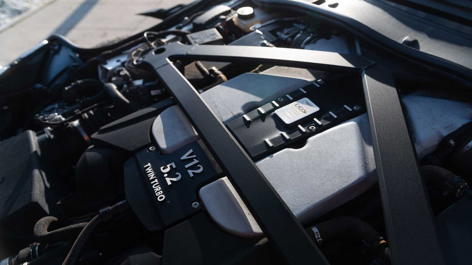 Used Aston Martin DBS 2021 for sale - 76842959: Photo 13