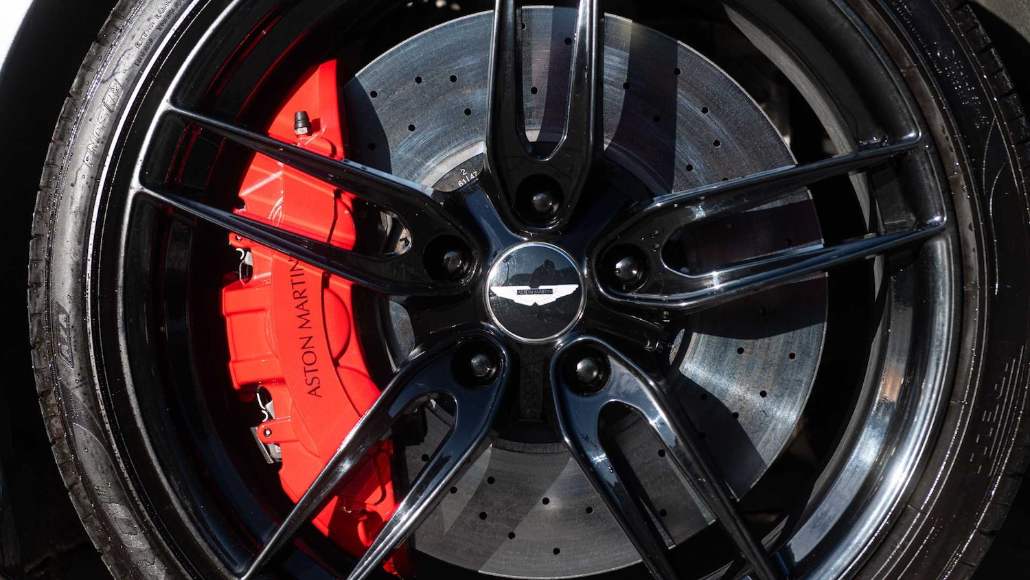 Used Aston Martin DBS 2021 for sale - 76842959: Photo 18