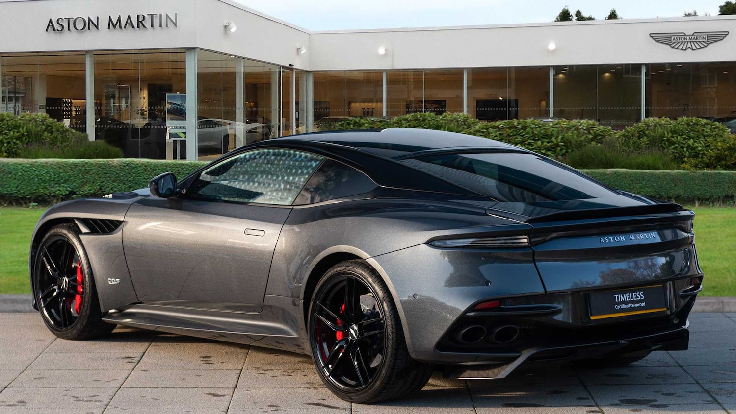 Used Aston Martin DBS 2021 for sale - 76842959: Photo 2