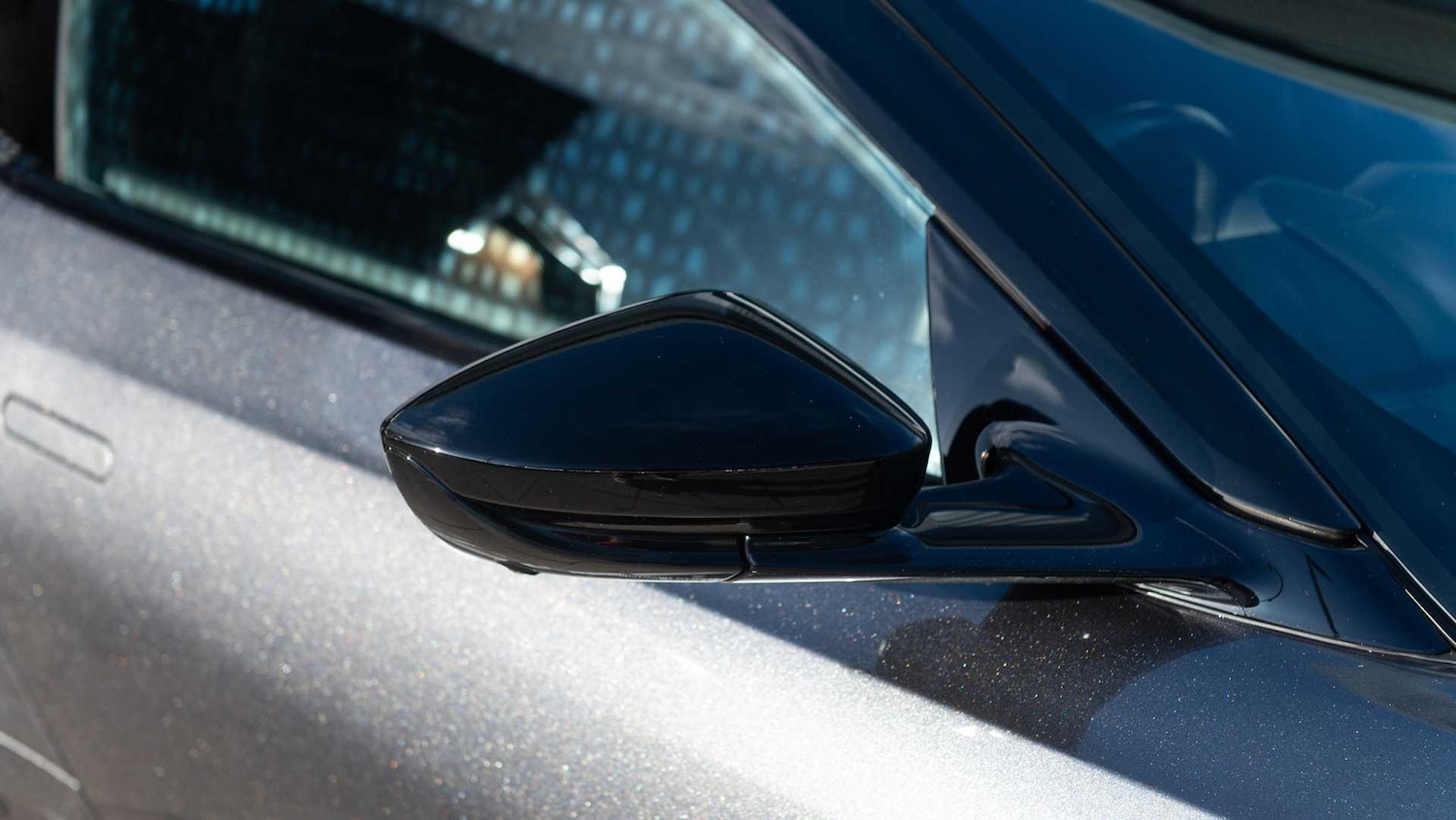 Used Aston Martin DBS 2021 for sale - 76842959: Photo 23