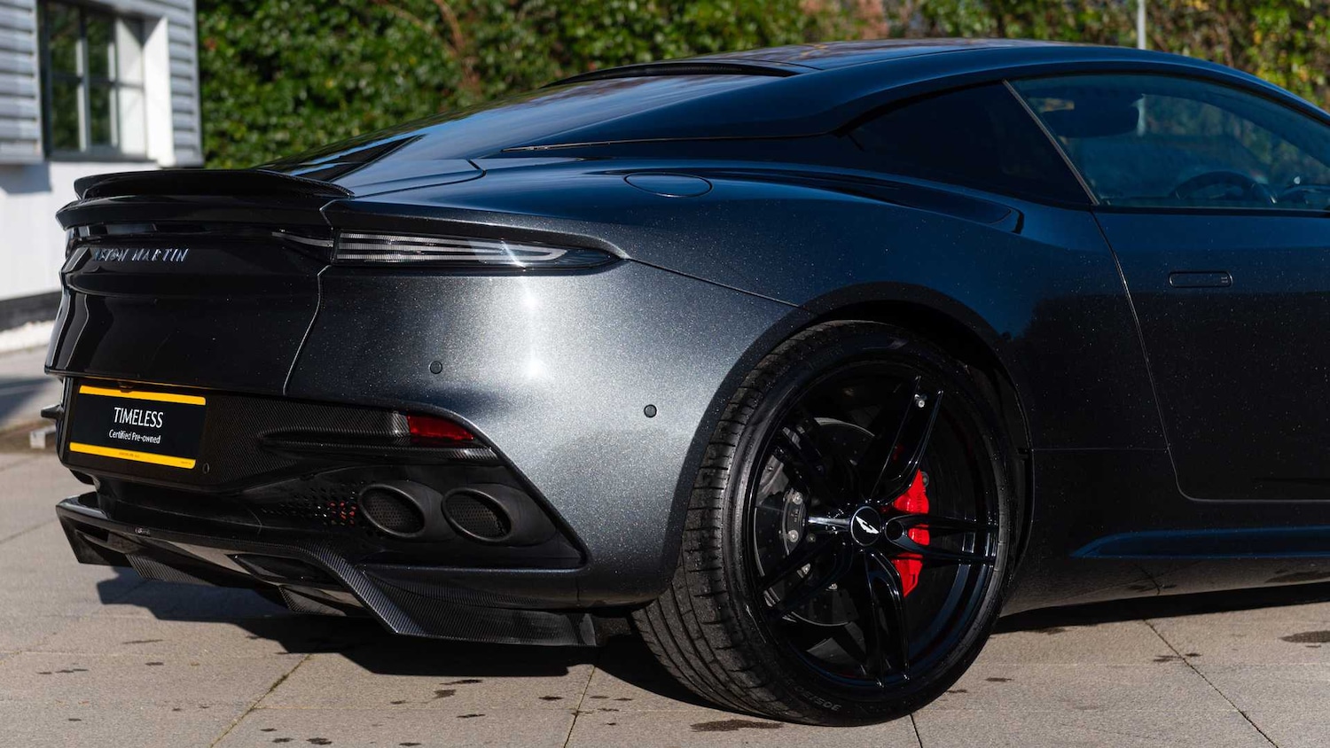 Used Aston Martin DBS 2021 for sale - 76842959: Photo 25