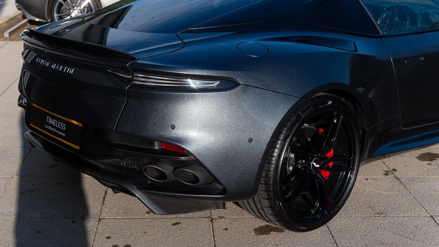 Used Aston Martin DBS 2021 for sale - 76842959: Photo 26