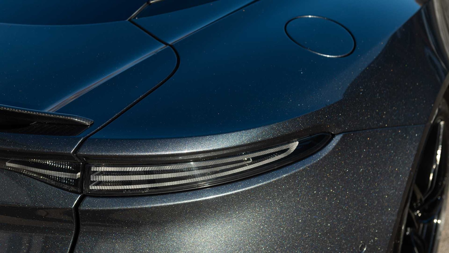 Used Aston Martin DBS 2021 for sale - 76842959: Photo 27