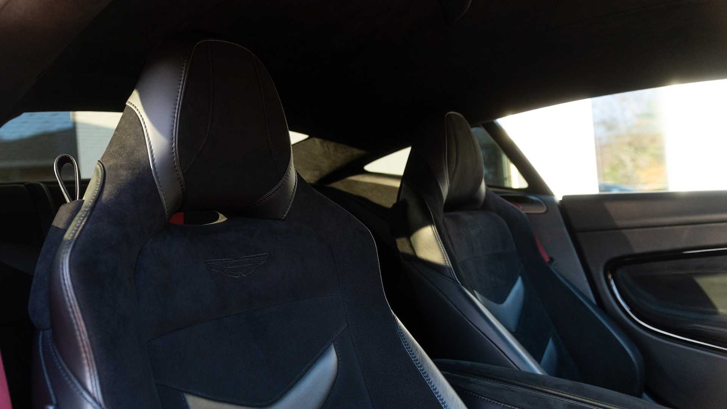 Used Aston Martin DBS 2021 for sale - 76842959: Photo 30