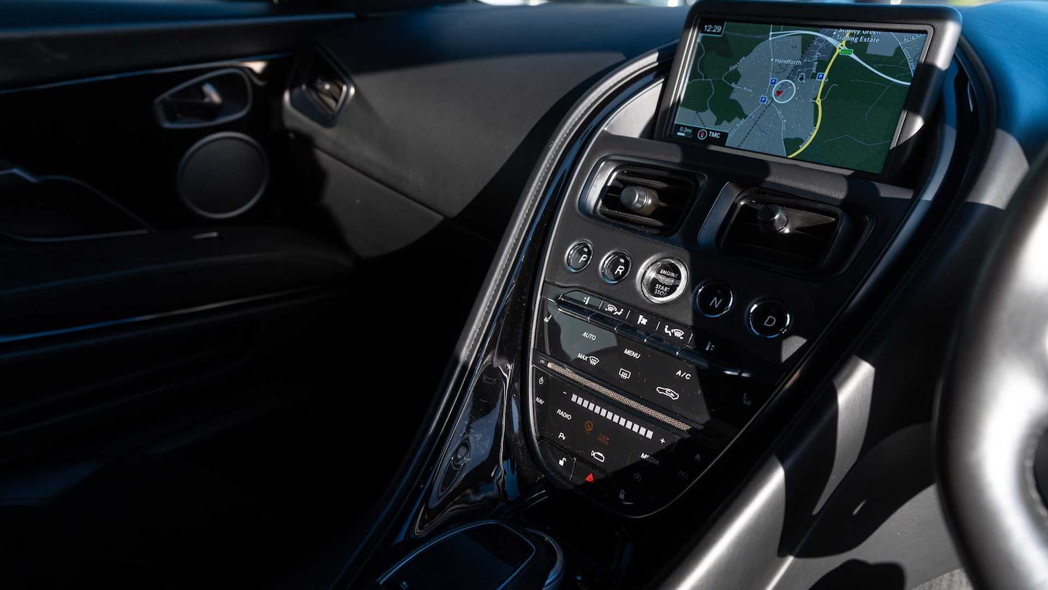 Used Aston Martin DBS 2021 for sale - 76842959: Photo 35