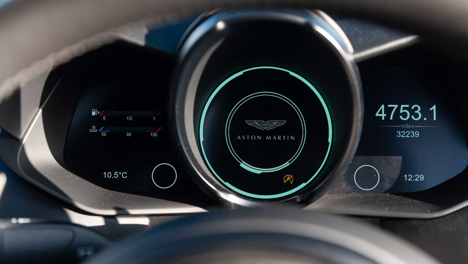 Used Aston Martin DBS 2021 for sale - 76842959: Photo 6