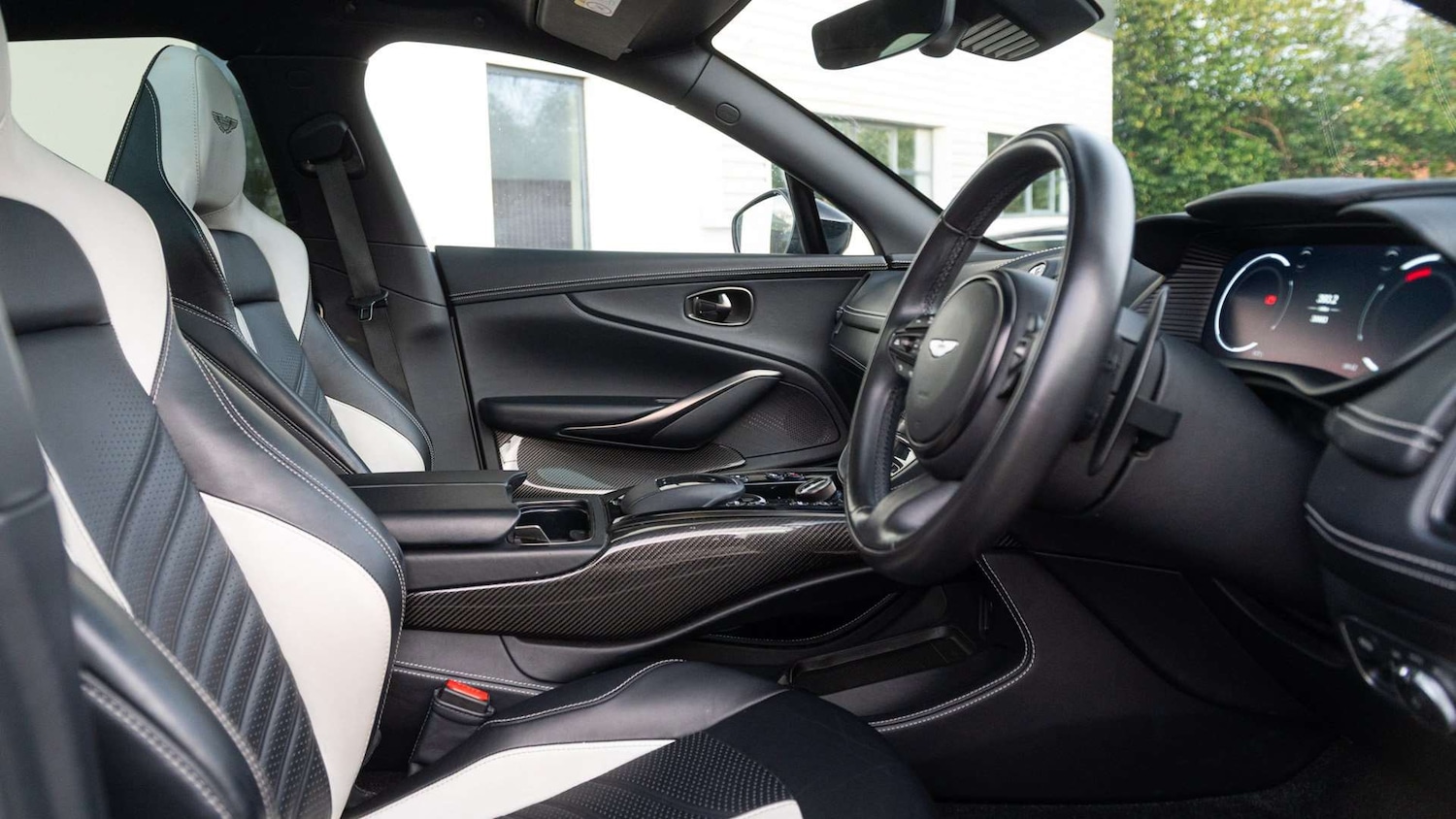 Used Aston Martin DBX for sale - 77239851: Photo 28