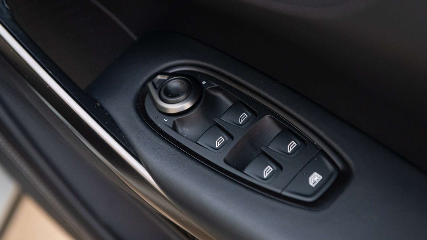 Used Aston Martin DBX for sale - 77239851: Photo 29