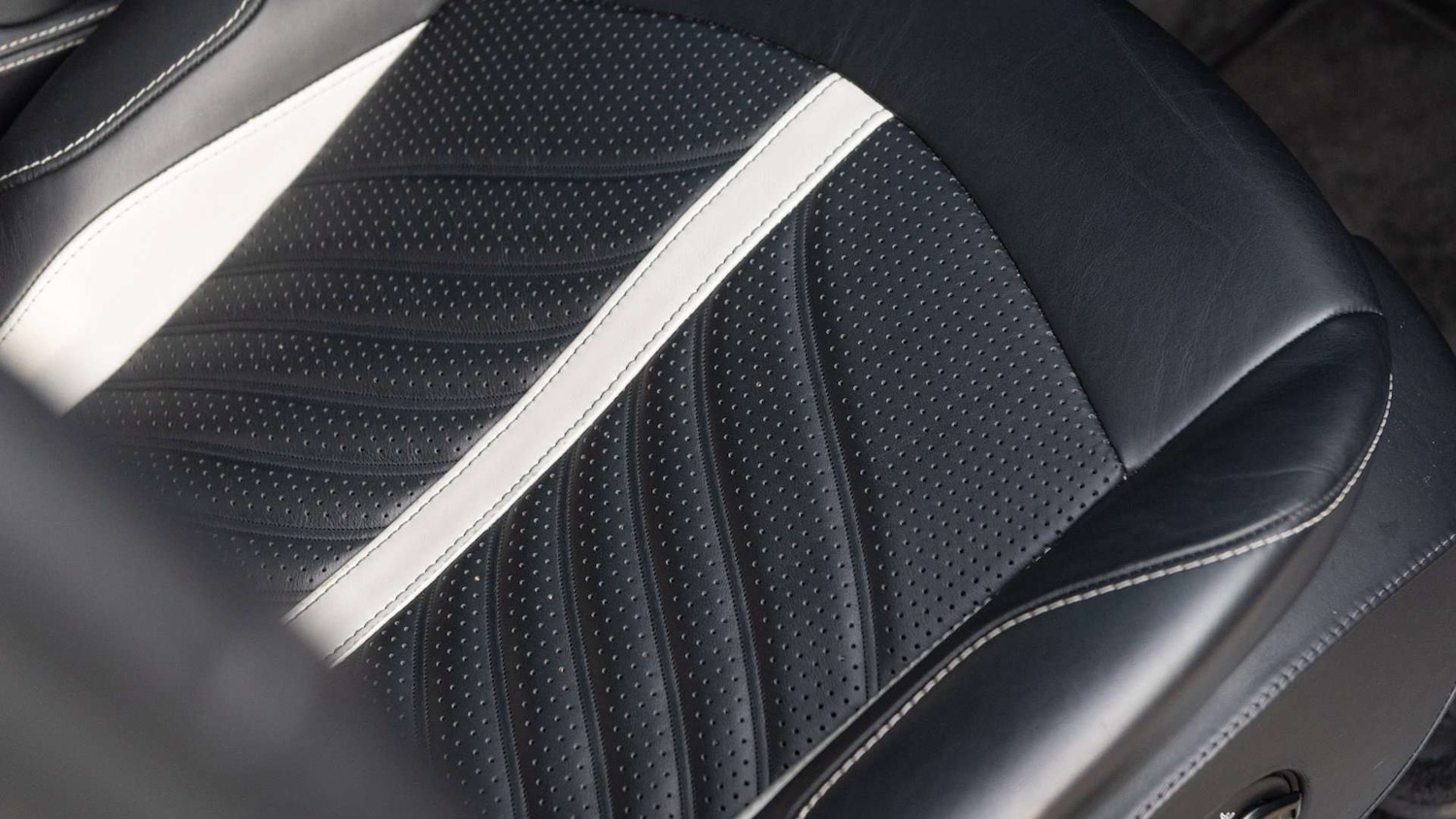 Used Aston Martin DBX for sale - 77239851: Photo 30