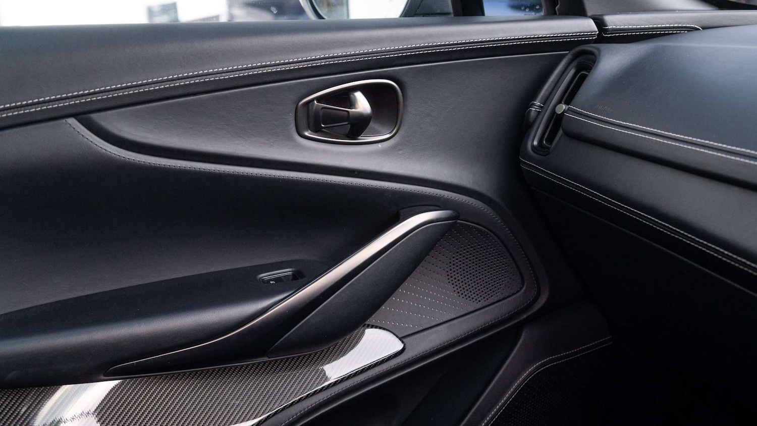 Used Aston Martin DBX for sale - 77239851: Photo 32