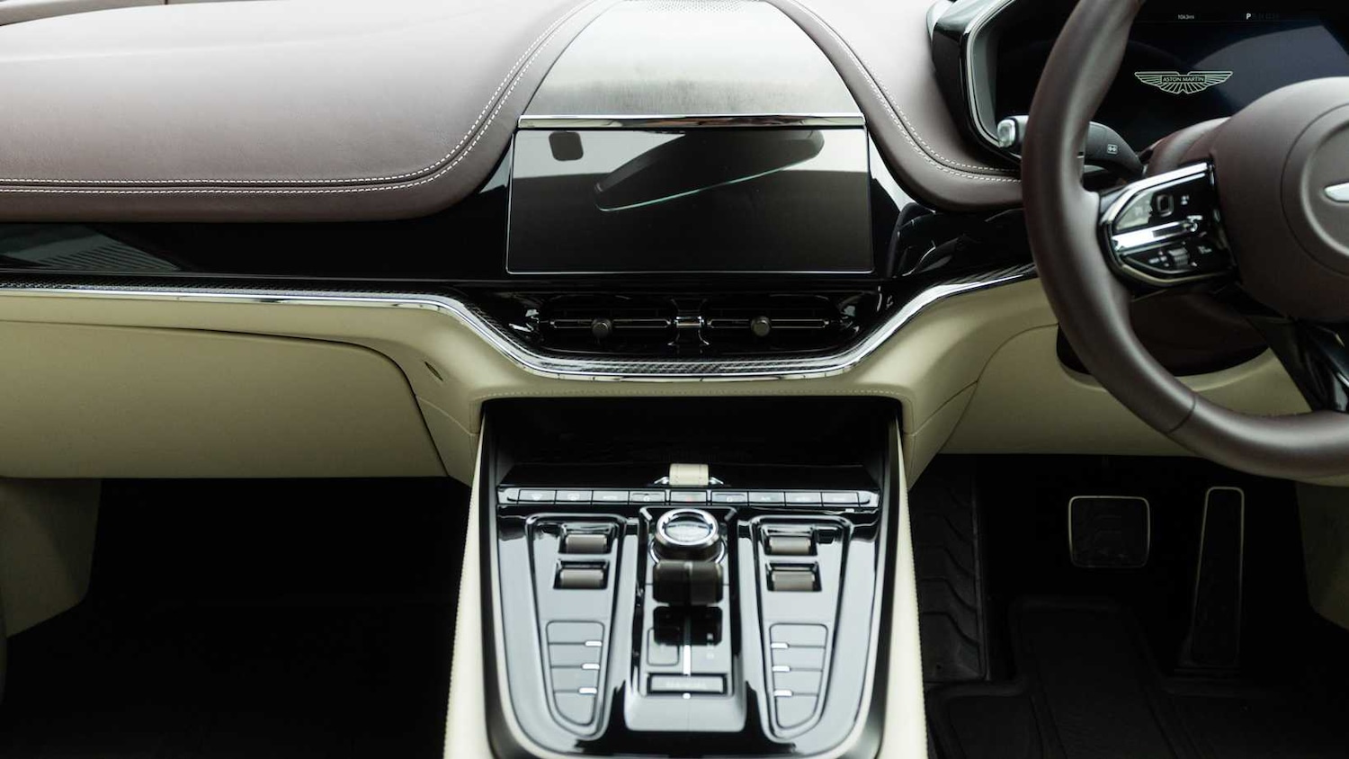 Used Aston Martin DBX 2025 for sale - 76191974: Photo 10