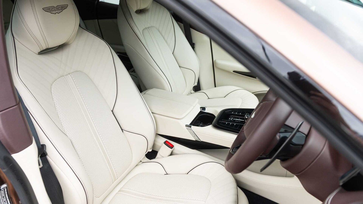 Used Aston Martin DBX 2025 for sale - 76191974: Photo 12