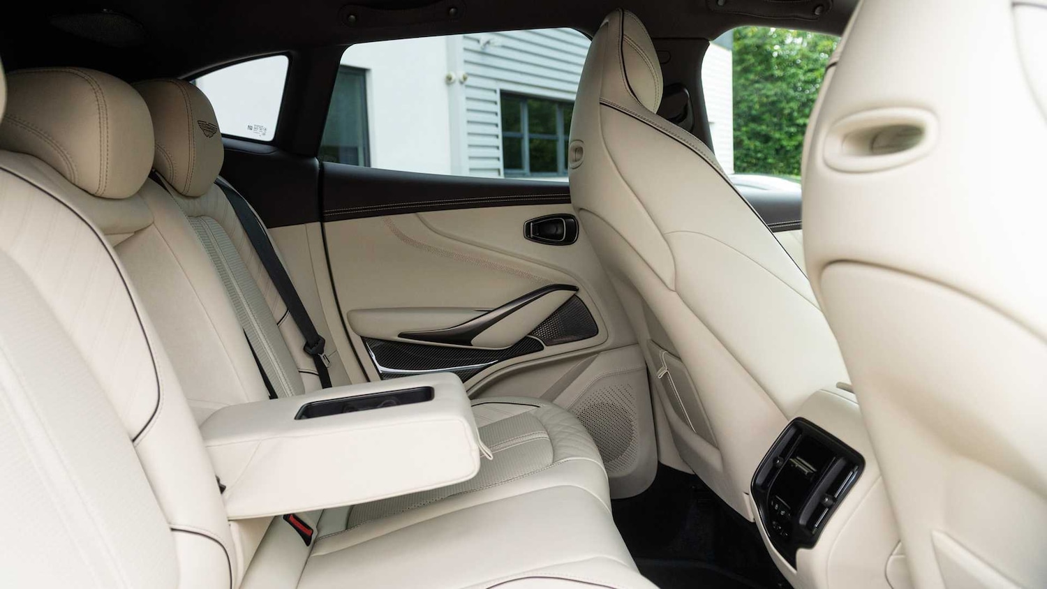 Used Aston Martin DBX 2025 for sale - 76191974: Photo 15