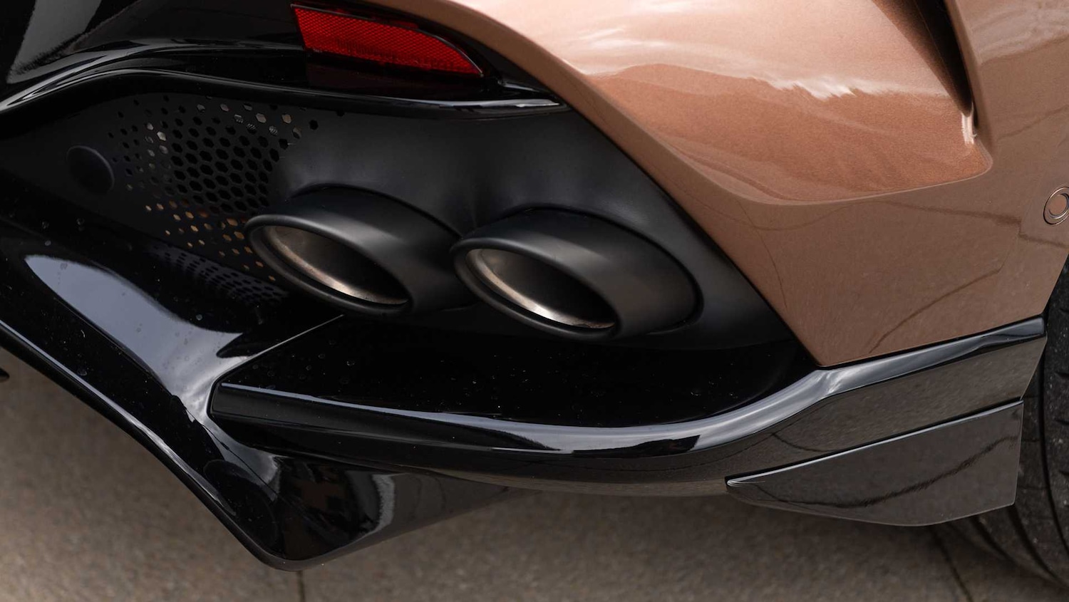 Used Aston Martin DBX 2025 for sale - 76191974: Photo 17