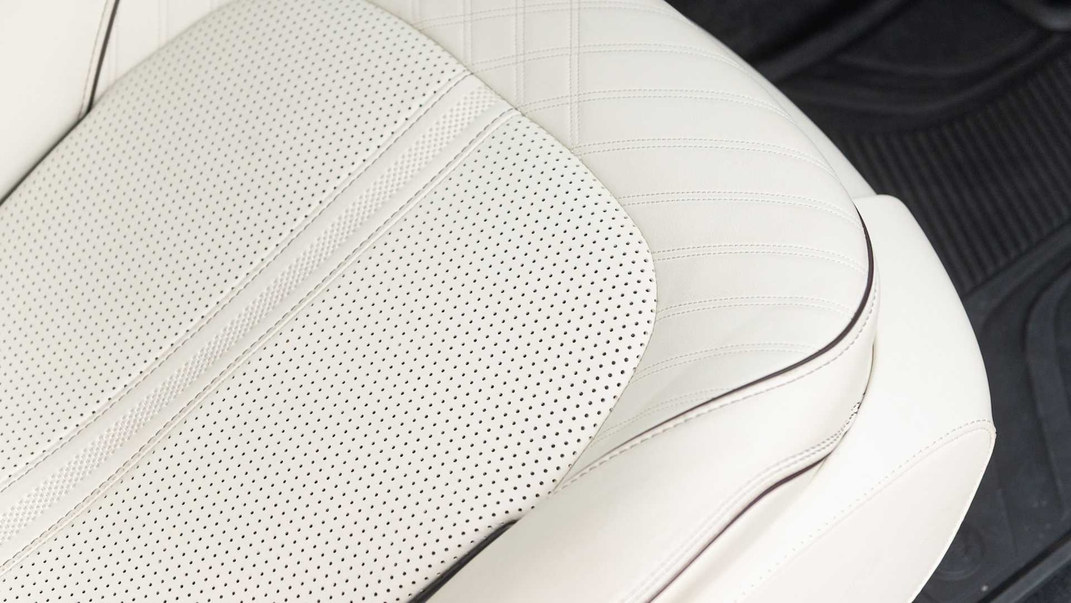 Used Aston Martin DBX 2025 for sale - 76191974: Photo 29