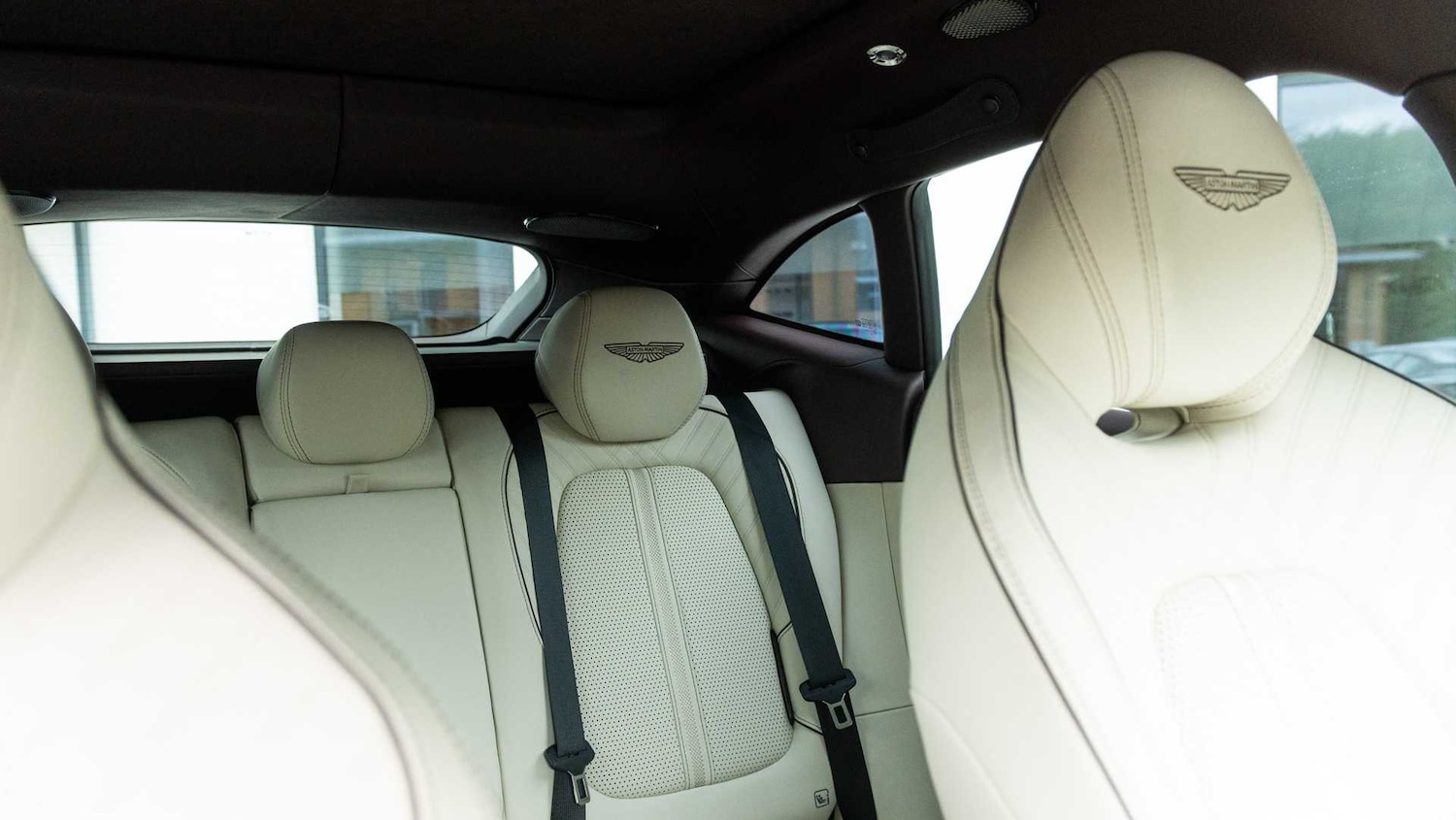 Used Aston Martin DBX 2025 for sale - 76191974: Photo 31