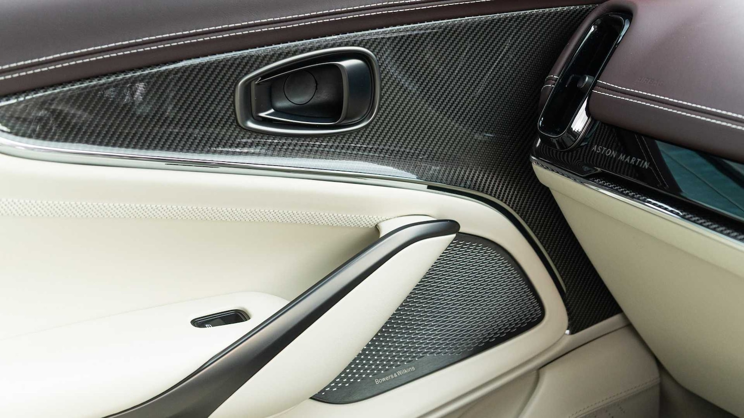 Used Aston Martin DBX 2025 for sale - 76191974: Photo 32