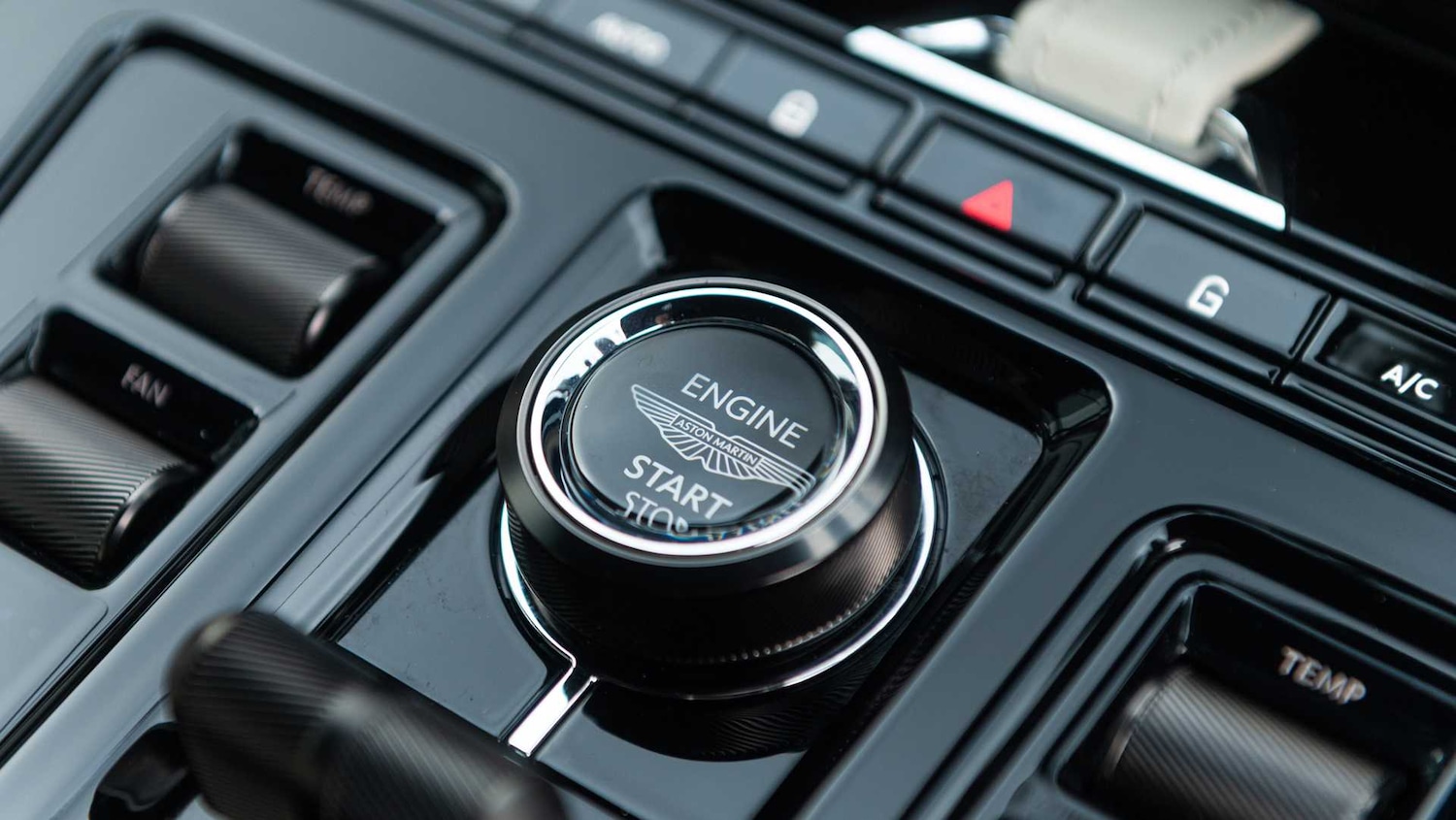Used Aston Martin DBX 2025 for sale - 76191974: Photo 35