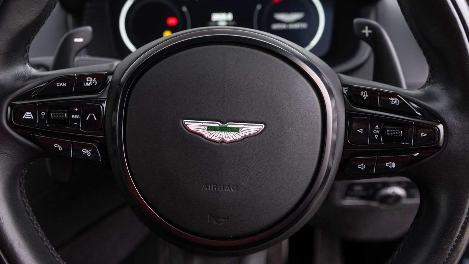 Used Aston Martin DBX 2025 for sale - 78089736: Photo 12